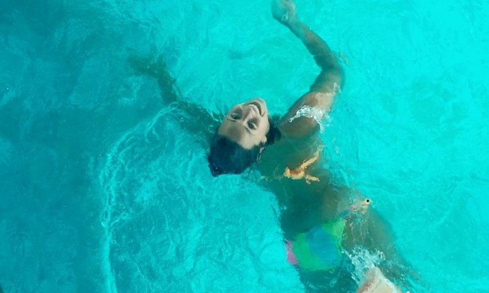 Demi Lovato u bazenu