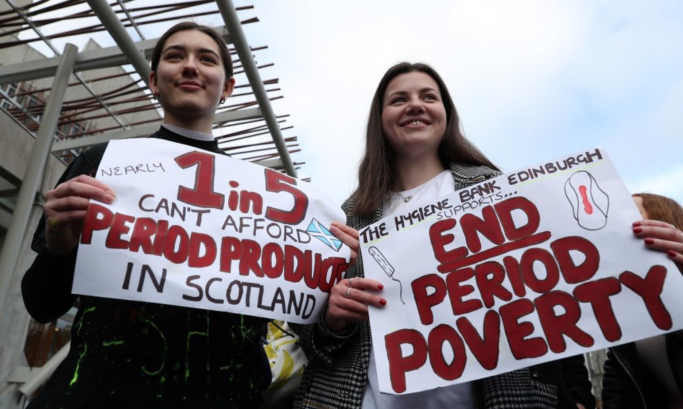 Prosvjed u Škotskoj za besplatne higijenske proizvode za žene