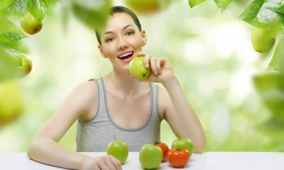 žena hrana dijeta jabuka