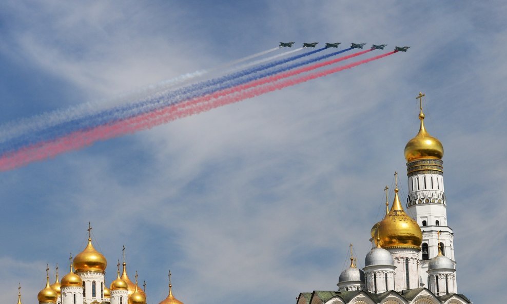Prelet aviona Su-35 na paradi za Dan pobjede 2015.