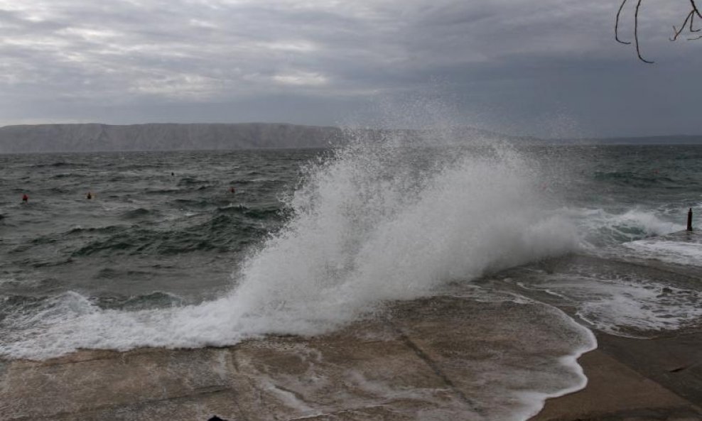 Jadransko more oluja bura