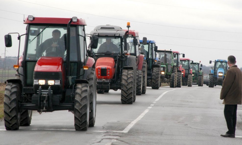 seljaci, prosvjed, traktori