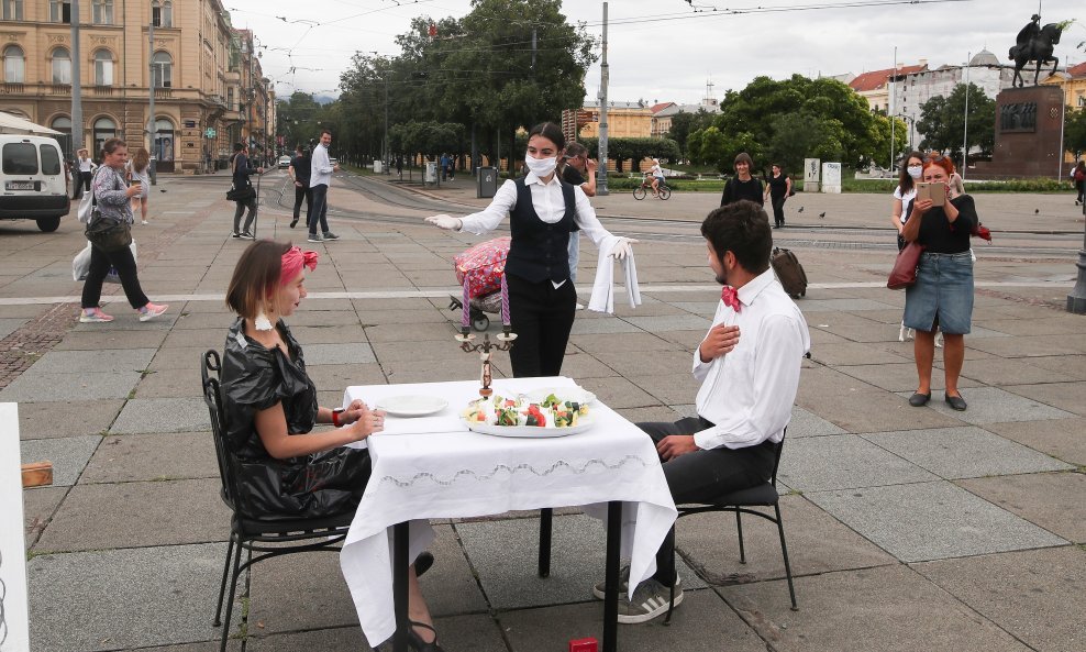 Performans Zelene akcije povodom Međunarodnog dana bez plastičnih vrećica u Zagrebu