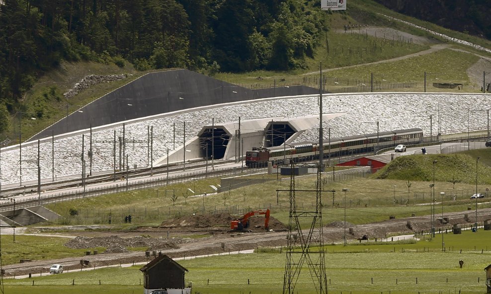 Švicarska tunel