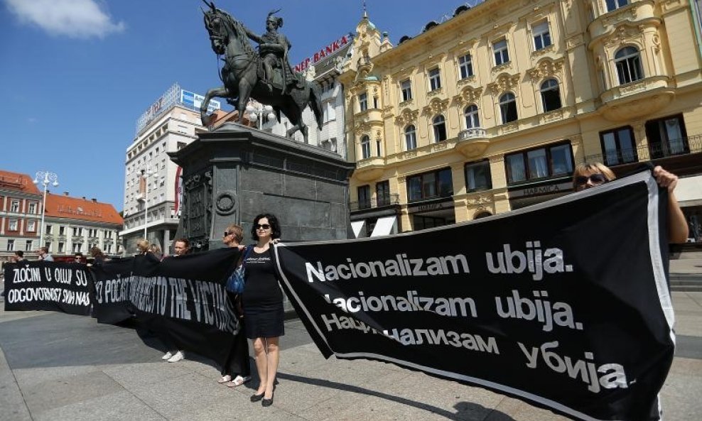 Centar za žene žrtve rata ROSA, Ženska mreža Hrvatske