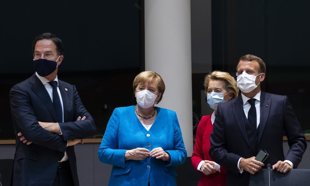 Mark Rutte, Angela Merkel, Ursula von der Leyen i Emmanuel Macron