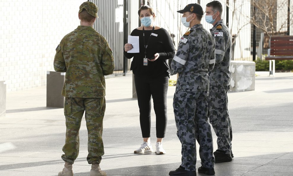 U Melbourneu, drugom po veličini australskom gradu, vojska nadzire svaki izlazak građana