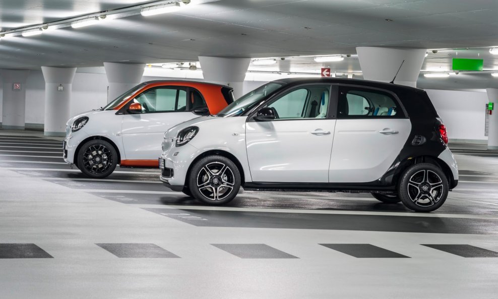 2015-Smart-ForTwo-ForFour-13