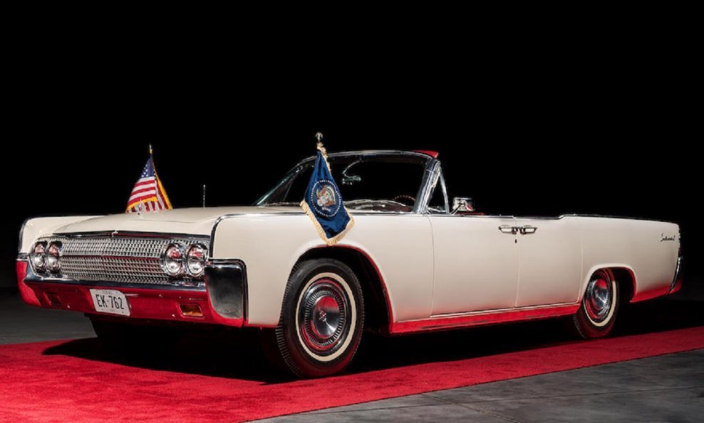 Lincoln Continental Cabrio iz 1963. godine bio je nažalost posljednji automobil koji je JFK-a sigurno prevozio