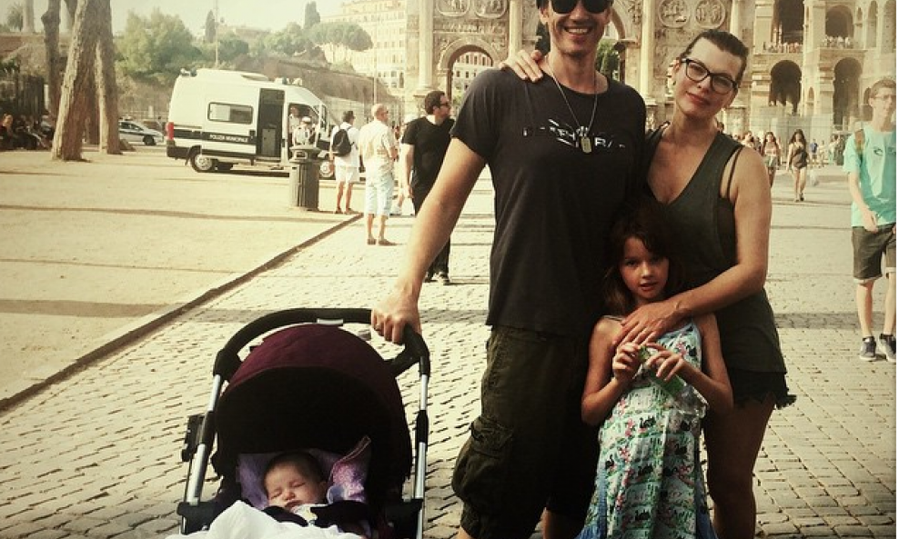 Milla sa suprugom i kćerima u Rimu 