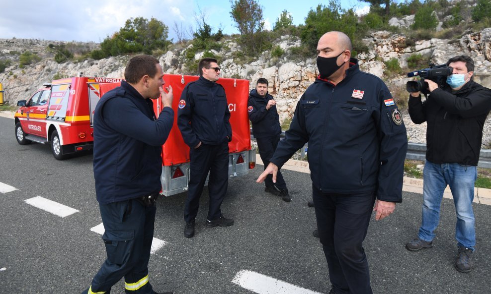 Vatrogasne postrojbe iz Dalmacije krenule u Petrinju