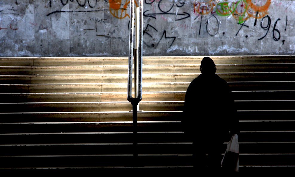 kriza stepenice svjetlo prepreke siromaštvo