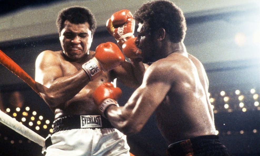 Muhammad Ali (L) vs. Leon Spinks