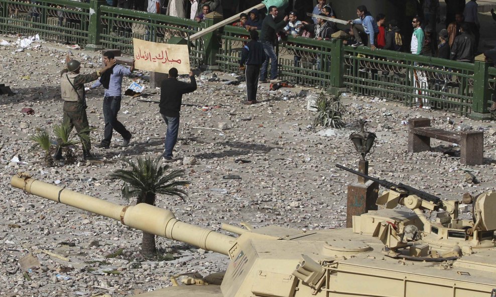 Egipatska vojska i prosvjednici