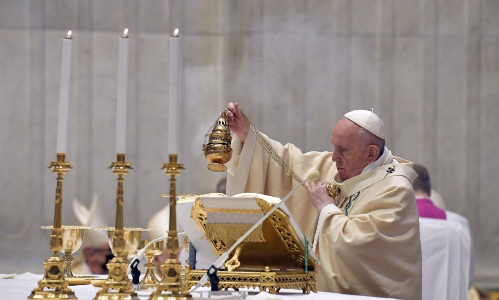Papa Franjo vodio je uskrsnu misu uz ograničenja