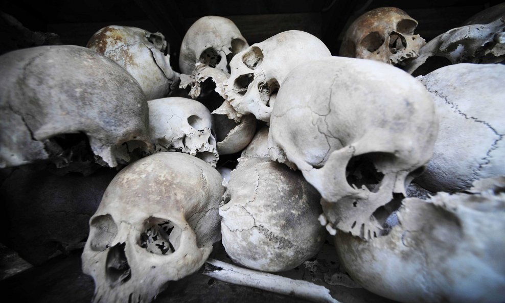lubanje smrt genocid crveni kmeri ratni zločin