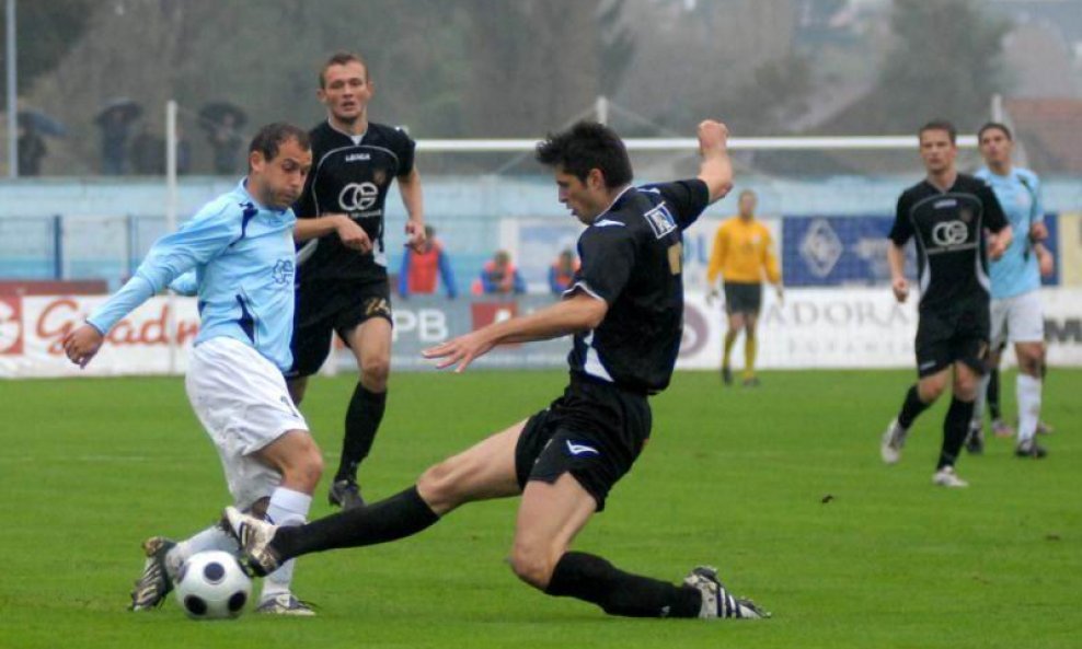 Cibalia - Hrvatski dragovoljac (2010-11); Mladen Bartolović, Dario Smoje) 
