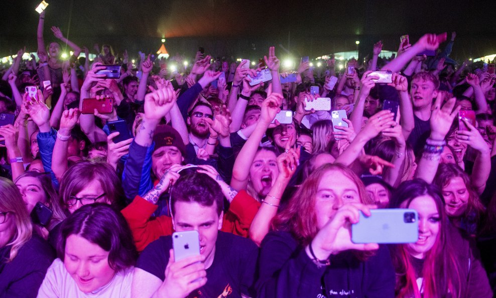 Gotovo 5000 ljudi moglo je pjevati i plesati bez maski i fizičke distance na glazbenom festivalu u Liverpoolu početkom svibnja na probnom koncertu