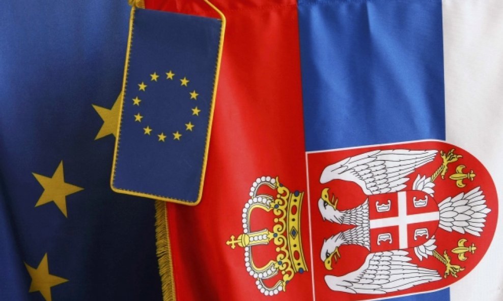 Srbija EU srpska zastava