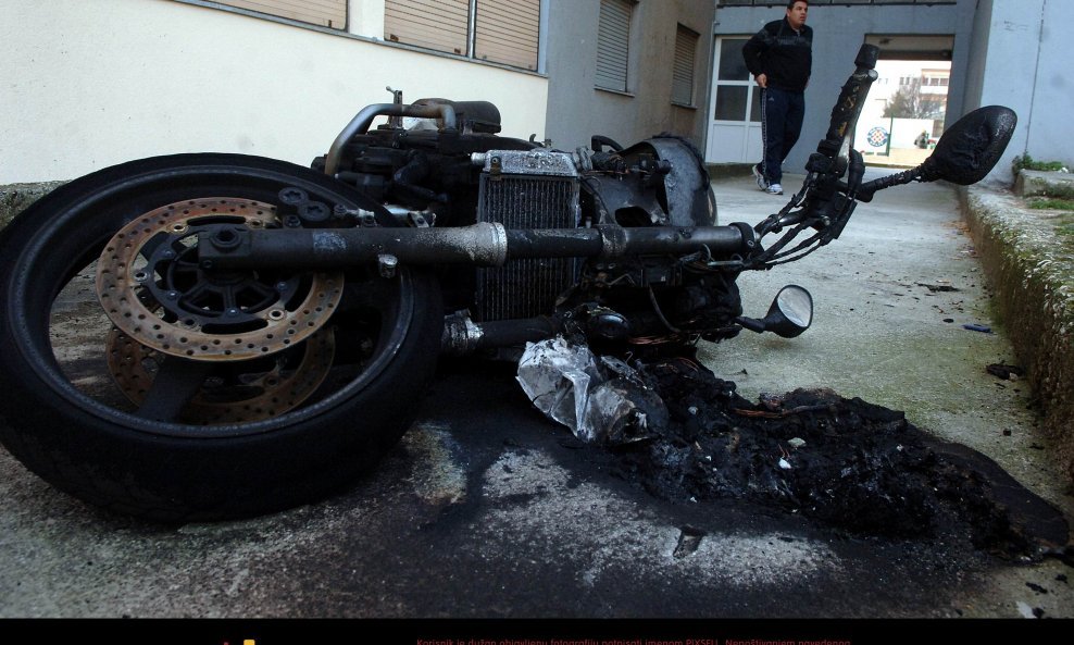 zapaljeni motocikl požar izgorio motor