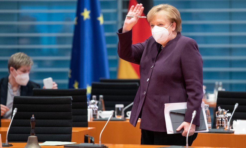 Angela Merkel nosi FFP2 masku