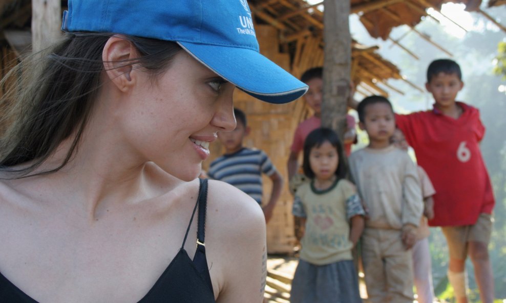 UN-ova ambasadorica dobre volje, Angelina Jolie, u posjeti izbjegličkom kampu Ban Mai Nai Soi na sjeveru Tajlanda