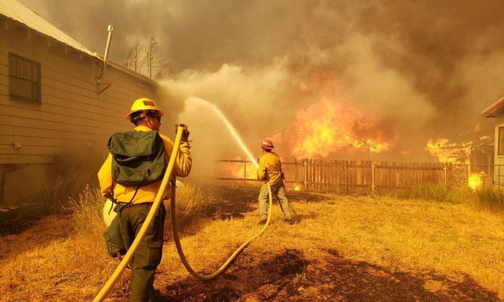 Požar Dixie u Sjevernoj Kaliforniji