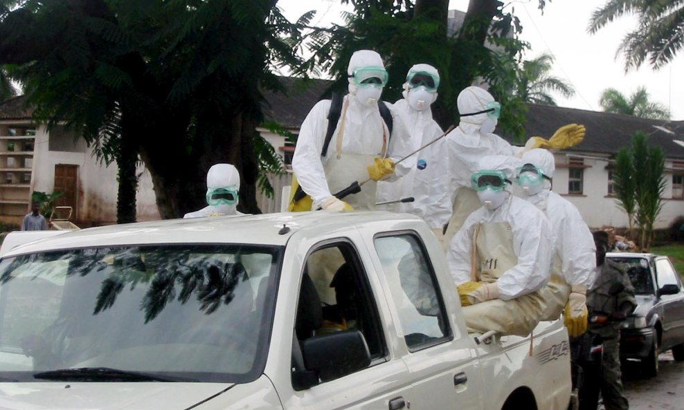 Fotografija suzbijanja virusa snimljena je u Angoli 2005., prilikom prošlog izbijanja epidemije virusa Marburg