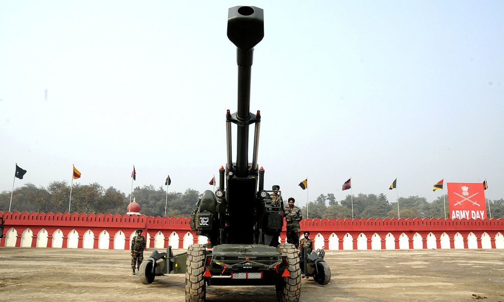 Pored motora za tenkove, Indija nabavlja i projektile raznih kalibara