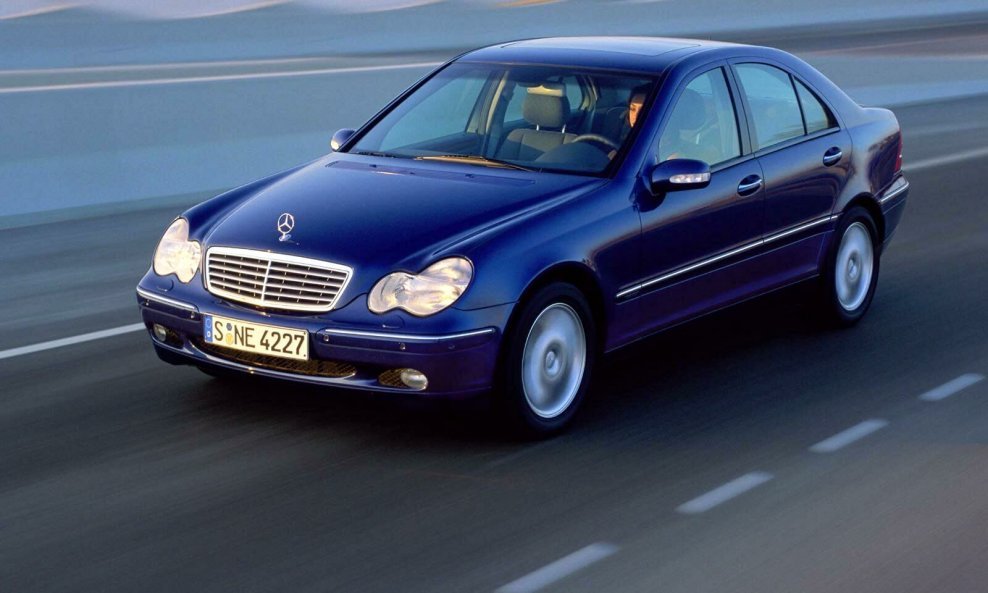 Mercedes_Benz-C_Class_W203_mp35_pic_10967