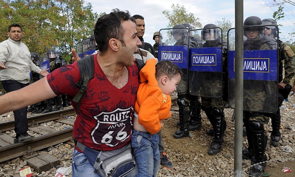 Makedonska policija u akciji rastjerivanja izbjeglica