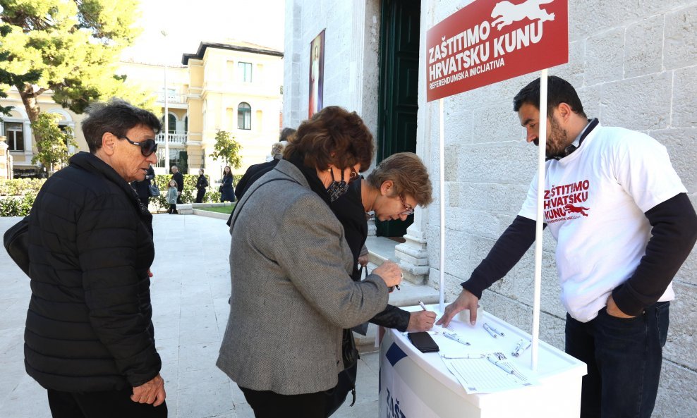 Hrvatski suverenisti započeli s prikupljanjem potpisa za raspisivanje referenduma 'Zaštitmo hrvatsku kunu'