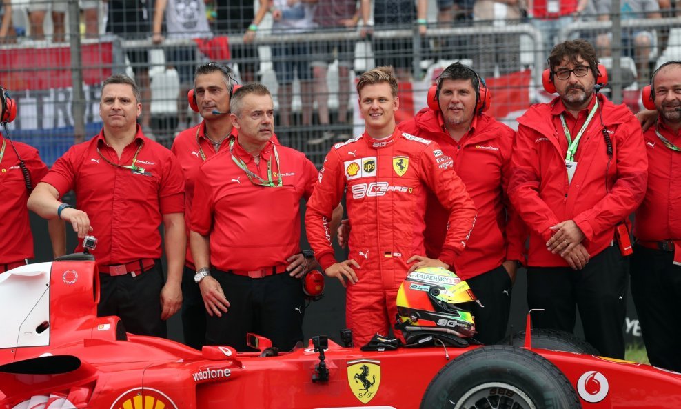 Mick Schumacher kao probni vozač Ferrarija s kojim je njegov otac pet puta bio prvak
