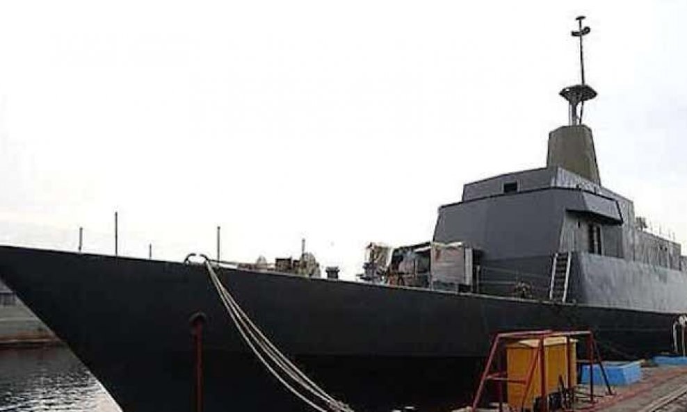 Brod Talayieh za vrijeme konstrukcije
