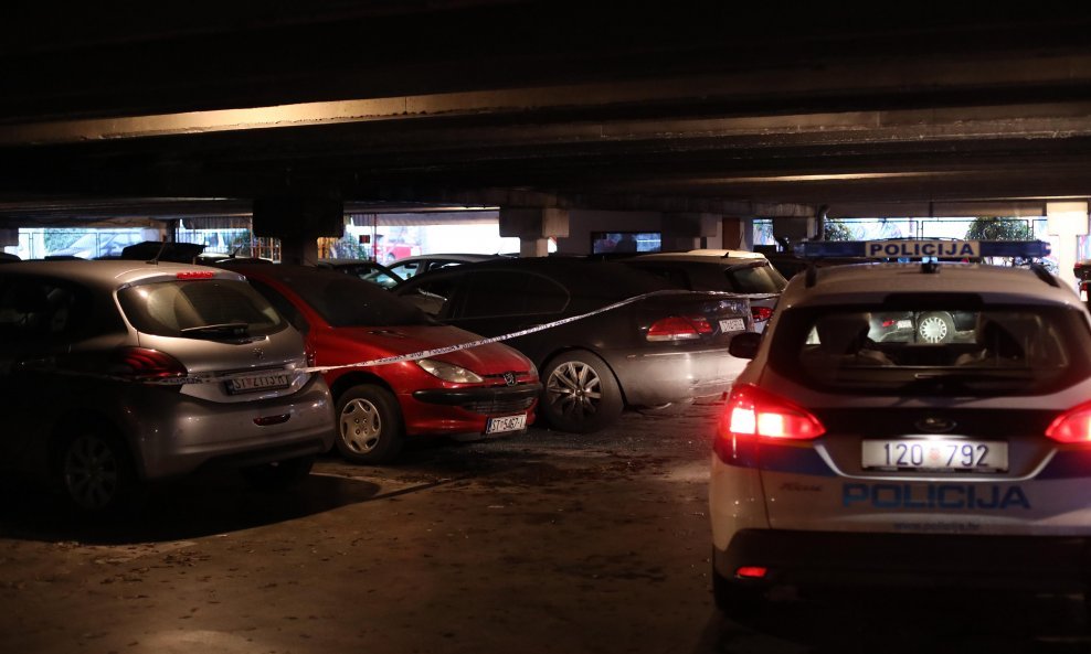 U požaru oštećeno šest automobila u javnoj garaži u Splitu