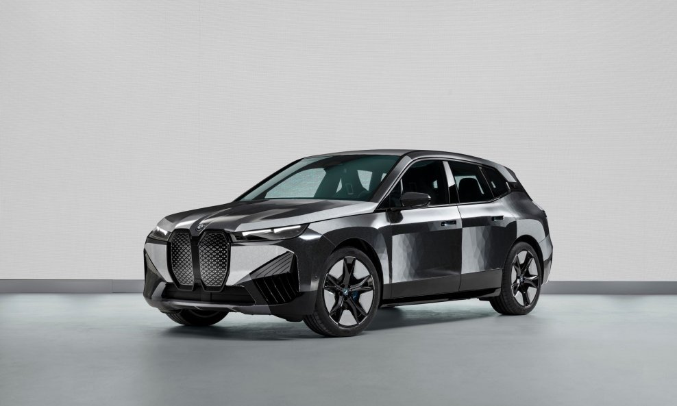 BMW iX Flow s E Ink. može mijenjati svoju nijansu boje na zahtjev vozača
