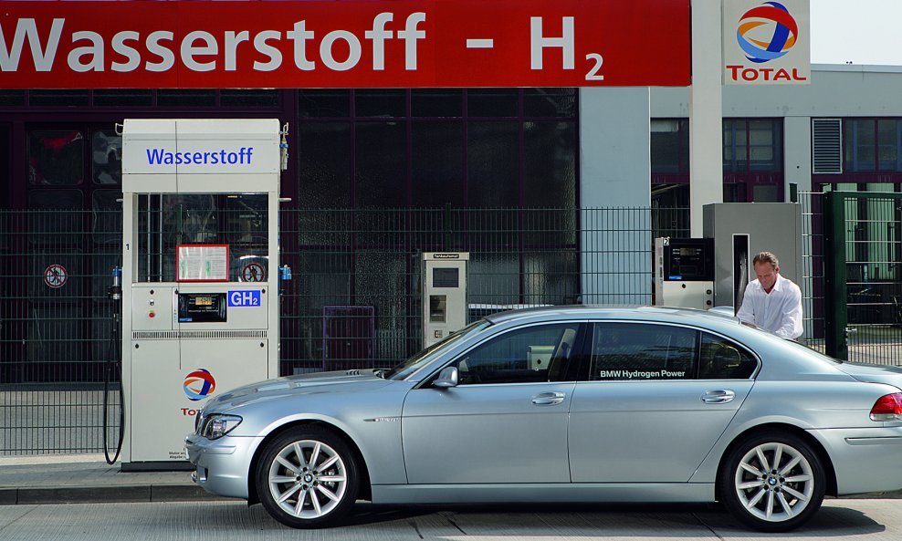 BMW Serije 7 bavarskom proizvođaču već generacijama služi kao testno vozilo na vodik
