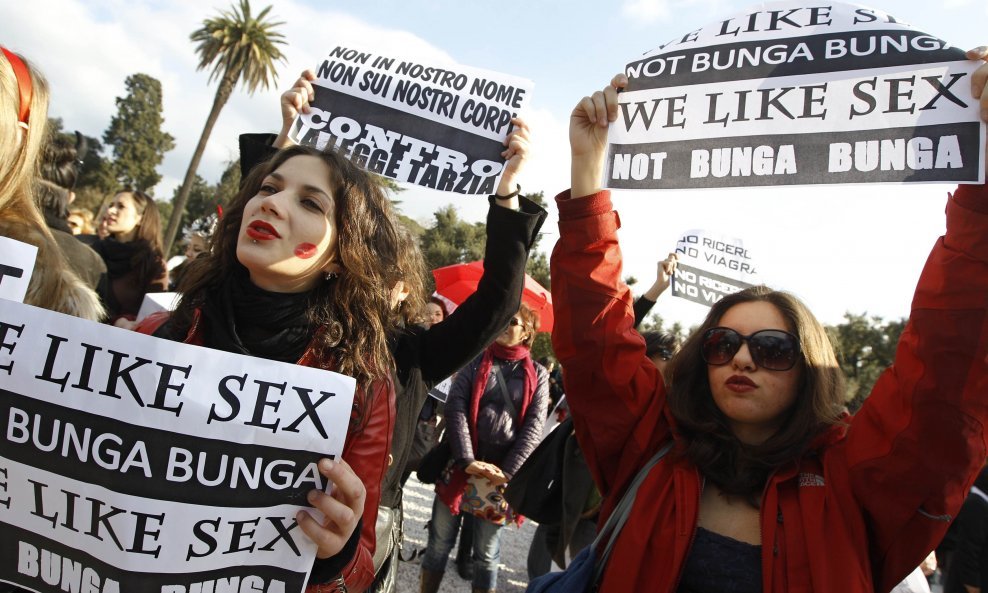 Prosvjed protiv Berlusconia u Italiji, žene