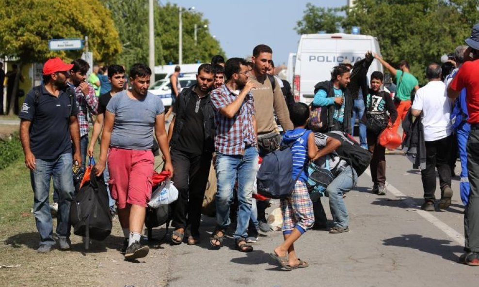 Izbjeglice koje uđu u Hrvatsku prvo su smješteni u Tovarniku (7)