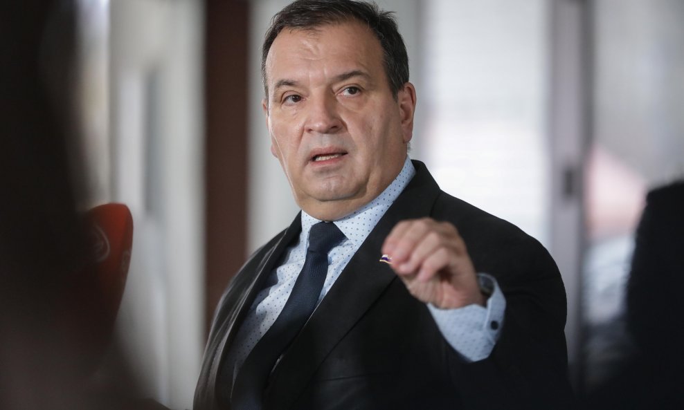 Ministar Vili Beroš nakon sastanka s ravnateljima bolnica i bolničkih ustanova