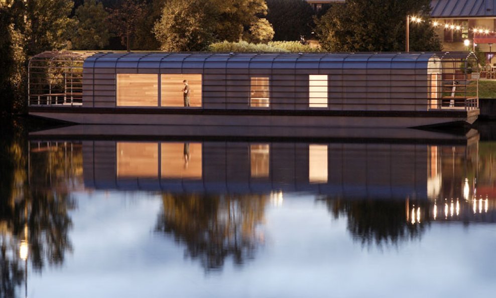 Floating-house--Conceived-together-with-Jean-Marie-Finot-and-Denis-Daversin,-architects
