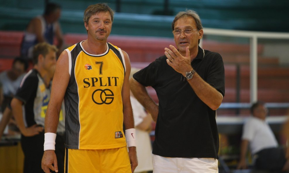 Toni Kukoč i Petar Skansi snimljeni 2009. na utakmici veterana