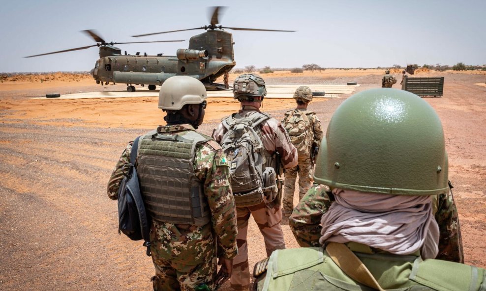Povlačenje francuske vojske iz logora Gossi u Maliju