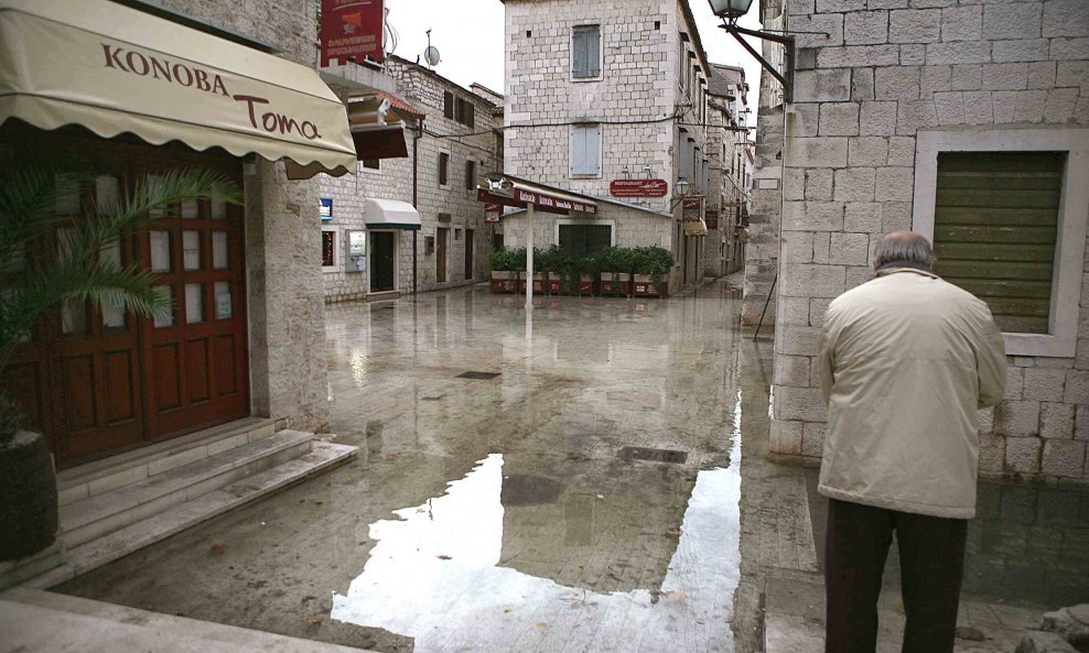 Plima u Trogiru poplava