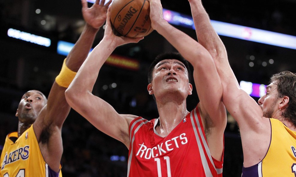 Yao Ming (Houston Rockets) vs. Kobe Bryant (LA Lakers)