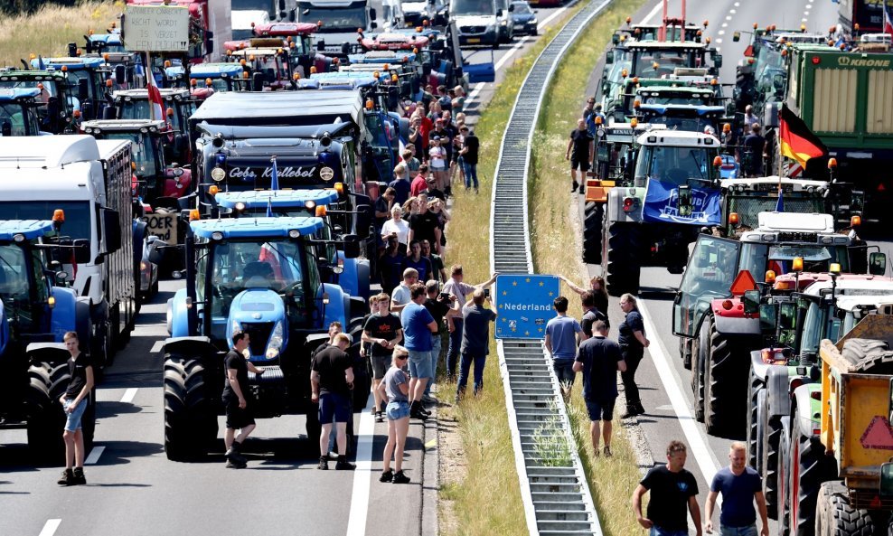 Prosvjedi nizozemskih farmera na autocesti A1 kod Oldenzaala