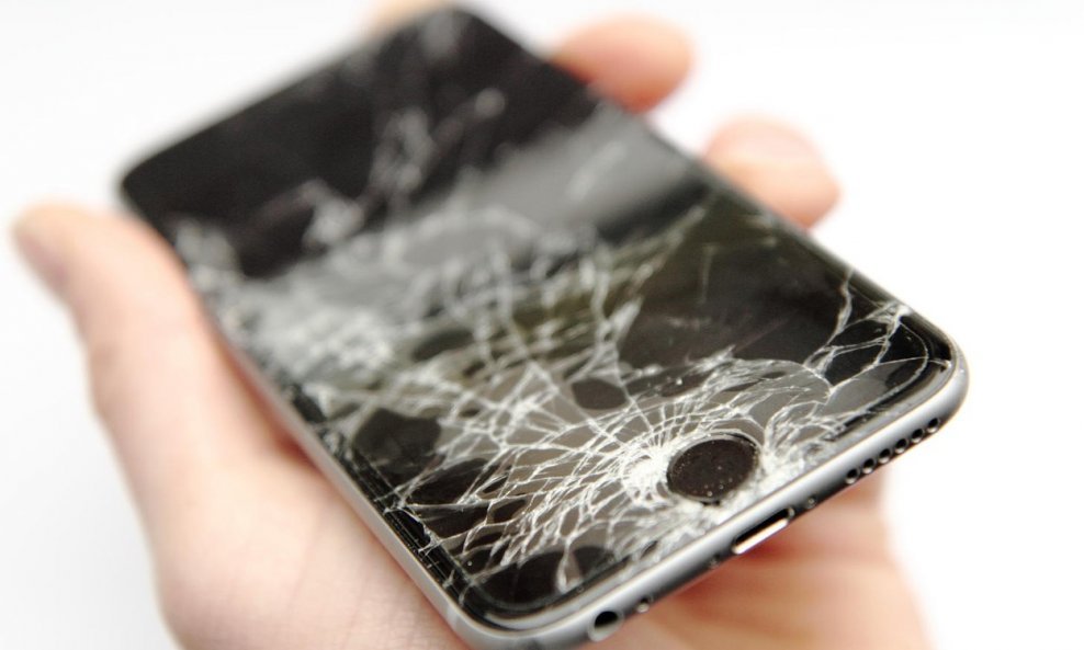 iPhone slomljen