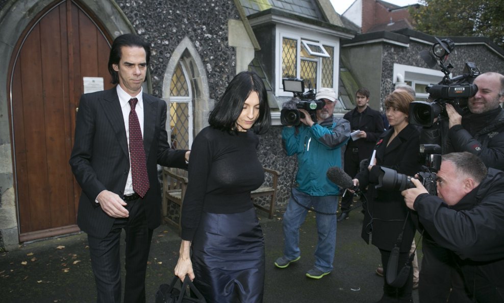 Nick Cave sa suprugom Susie Bick danas je na sudu slušao priče svjedoka 