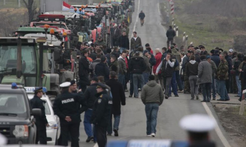 Blokada vinkovačke obilaznice traktori seljaci prosvjed seljaka
