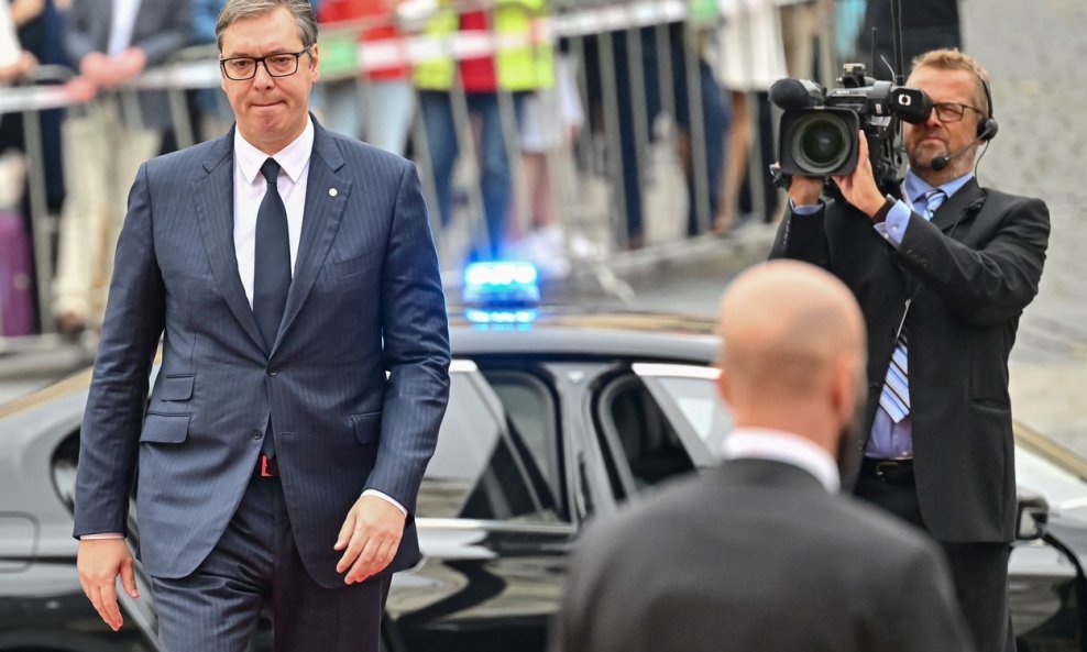 Aleksandar Vučić na EU samitu u Pragu, sam i napušten
